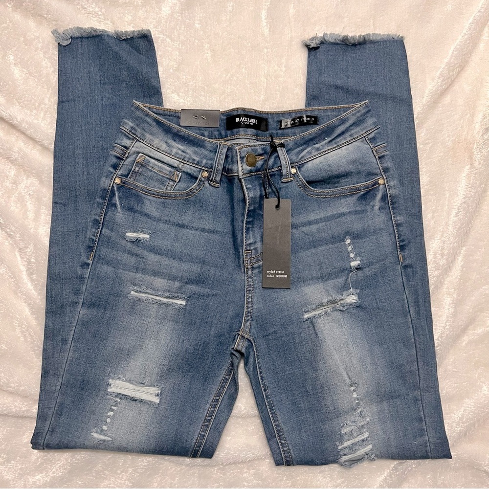 NWT Women’s/Junior’s Black Label Destroyed Skinny Leg Jeans Size 3